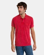 Polo de hombre de manga corta de piqué con efecto desgastado en color rojo