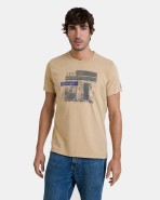 Camiseta de hombre de manga corta camel con estampado