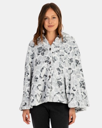 PONCHO DE MUJER EN TEJIDO POLAR ESTAMPADO